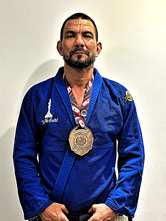 Mestre Alissandro França com sua medalha de Mundial