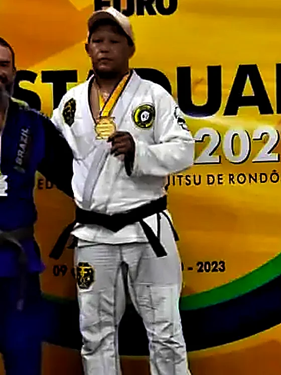 Elienay Amorim no lugar mais alto do pódio do estadual de Rondônia